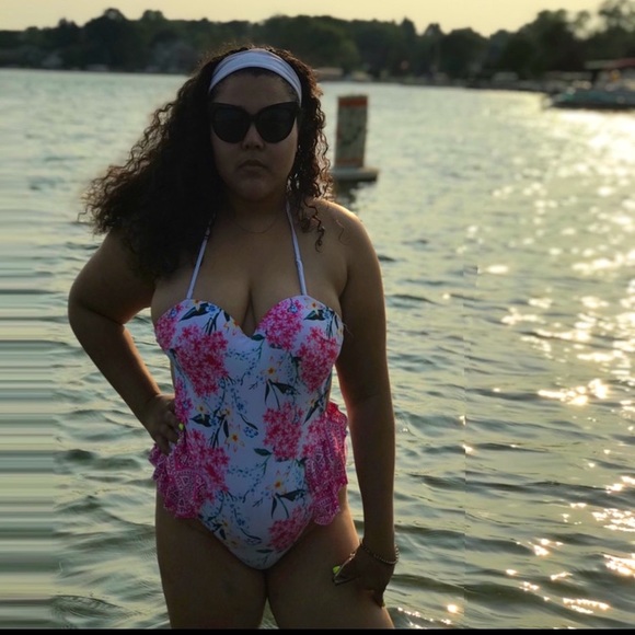 Patterned pink one piece swimsuit - Picture 8 of 8